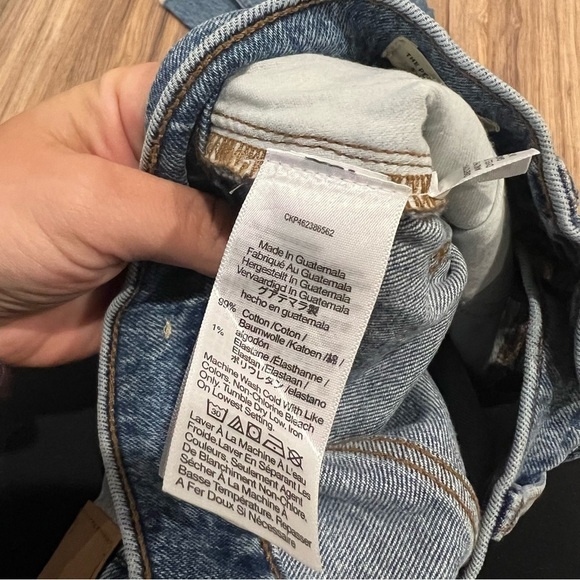 Madewell The Perfect Vintage Straight Jean in Kingsbury Wash: Knee-Rip Edition - Picture 10 of 13